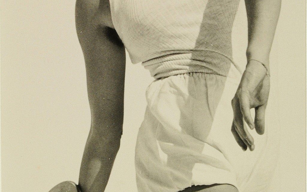 Liselotte Grschebina, Israélienne, née en Allemagne, 1908–1994, "Sport en Israël : lanceuse de disque", 1937. (© The Israel Museum, Jerusalem)