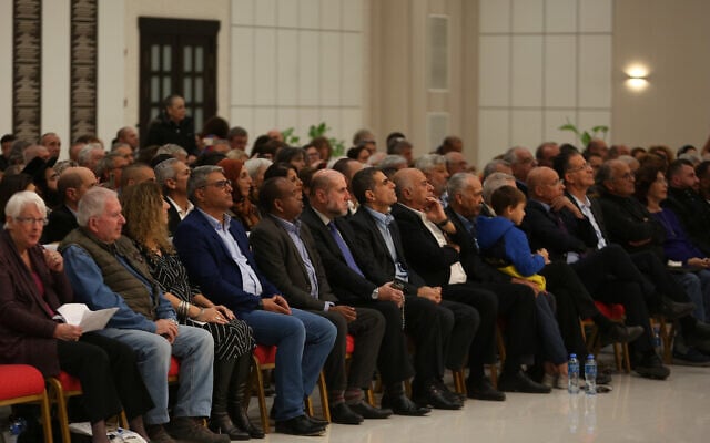 Des centaines d'activistes israéliens participent à un événement organisé au siège présidentiel de Ramallah, le 28 novembre 2019 (Crédit : Wafa)