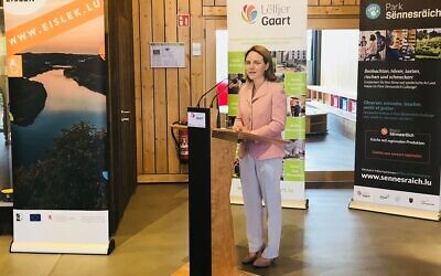 La ministre luxembourgeoise Corinne Cahen lors d’un discours, en juillet dernier. (Crédit : Corinne Cahen / Facebook)