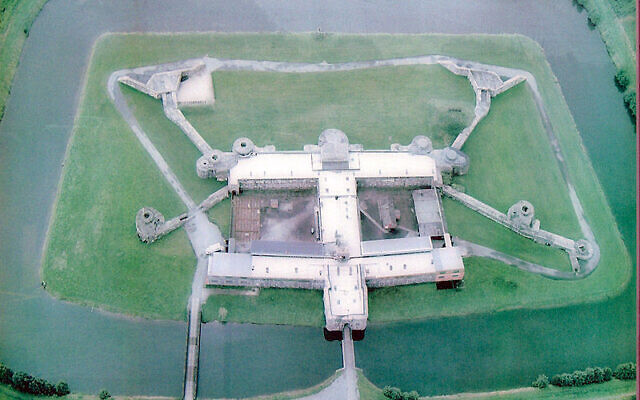 Vue aérienne du fort de Breendonk (Crédit : CC BY-SA 3.0)