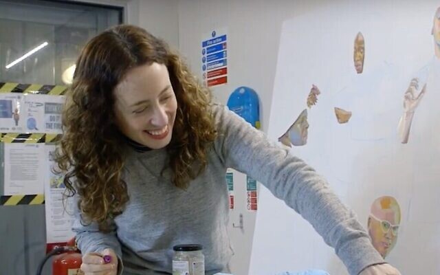 L'artiste Aliza Nisenbaum dans son atelier. (Extrait YouTube)
