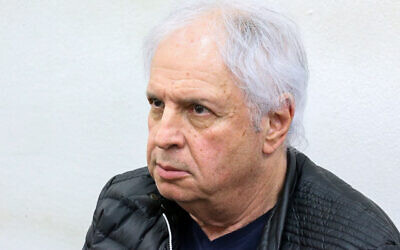 L'homme d'affaires israélien Shaul Elovitch arrive pour une prolongation de sa détention provisoire dans l'affaire 4000 au tribunal de première instance de Rishon Letzion, le 18 février 2018. (Flash90)