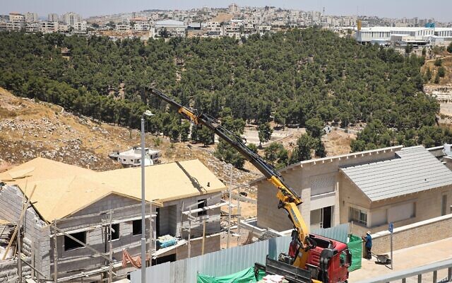 Photo d'illustration : Des travaux de construction dans le quartier de Dagan, dans l'implantation d'Efrat, en Cisjordanie, le 22 juillet 2019 (Crédit : Gershon Elinson/Flash90) Photo d'illustration : Des travaux de construction dans le quartier de Dagan, dans l'implantation d'Efrat, en Cisjordanie, le 22 juillet 2019 (Crédit : Gershon Elinson/Flash90)