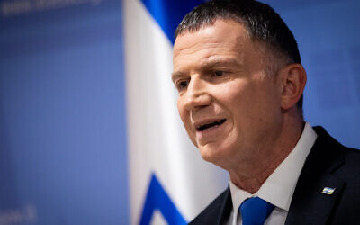 Le Président de la Knesset, Yuli Edelstein, fait un communiqué de presse à la Knesset, le Parlement israélien à Jérusalem, le 27 novembre 2019. (Yonatan Sindel/Flash90)
