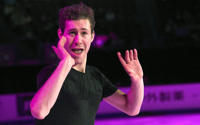 Jason Brown pendant une épreuve comptant pour le Grand prix de la Skating Union à Las Vegas, le 20 octobre 2019 (Crédit : AP Photo/David Becker) Jason Brown pendant une épreuve comptant pour le Grand prix de la Skating Union à Las Vegas, le 20 octobre 2019 (Crédit : AP Photo/David Becker)