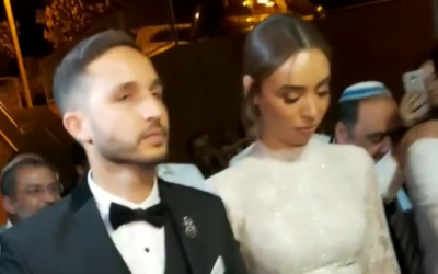 Dor et Orel Huri à leur mariage à Beit HaGadi, dans le sud d'Israël,le 13 novembre 2019. (Crédit : capture d'écran Instagram) Dor et Orel Huri à leur mariage à Beit HaGadi, dans le sud d'Israël,le 13 novembre 2019. (Crédit : capture d'écran Instagram)