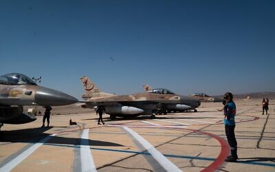 Les avions de combat israéliens sont inspectés à la base Ovda de l'armée de l'air israélienne au nord d'Eilat le 31 octobre 2019, avant le lancement de l'exercice international Blue Flag de la semaine prochaine, qui est organisé par Israël. (Armée israélienne) Les avions de combat israéliens sont inspectés à la base Ovda de l'armée de l'air israélienne au nord d'Eilat le 31 octobre 2019, avant le lancement de l'exercice international Blue Flag de la semaine prochaine, qui est organisé par Israël. (Armée israélienne)