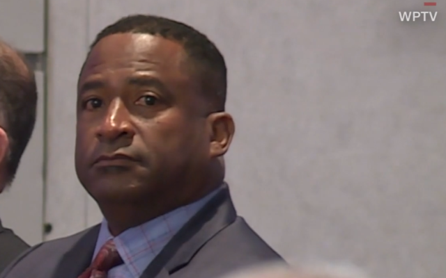 Le principal d'un lycée du comté de Palm Beach William Latson, le 31 octobre 2019 (Capture d'écran : WPTV via CNN)