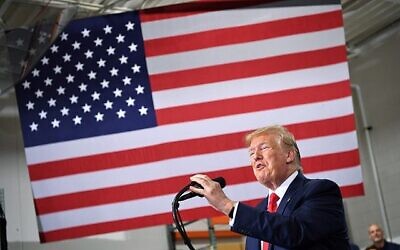Le président américain Donald Trump parle de l'accord commercial entre le Canada, les États-Unis et le Mexique à Derco Aerospace Inc. à Milwaukee, Wisconsin, le 12 juillet 2019. (MANDEL NGAN/AFP)