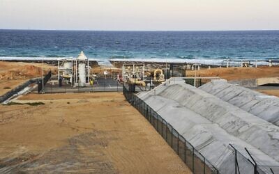 Une image d'une usine de dessalement dans la ville portuaire de Sur, le sud de la capitale Muscat, le 27 novembre 2019. (Photo par Sultan al-Hasani / AFP)
