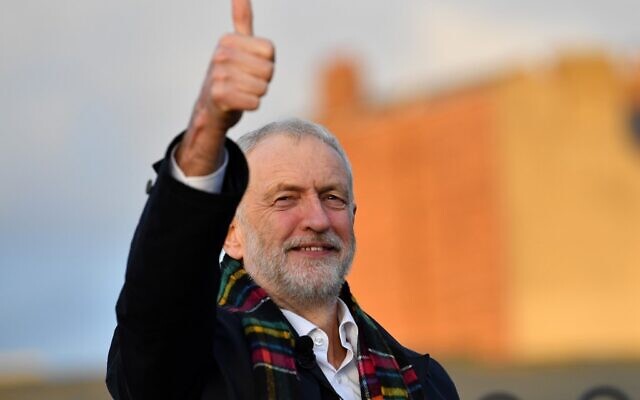 Le chef du Parti travailliste d'opposition, Jeremy Corbyn, lors d'une visite au Whitby Leisure Centre à Whitby, dans le nord de l'Angleterre, dans le cadre de sa campagne électorale, le 1er décembre 2019. (Paul Ellis/AFP)