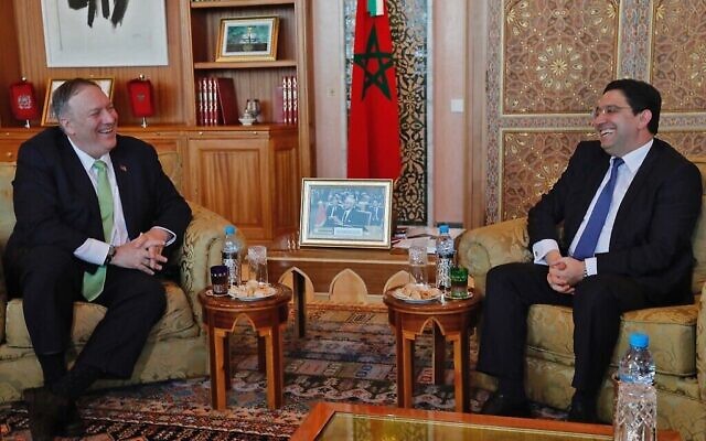 Le secrétaire d'État américain Mike Pompeo  rencontre le ministre marocain des Affaires étrangères Nasser Bourita (à droite) lors de sa visite à Rabat, le 5 décembre 2019. (AFP)