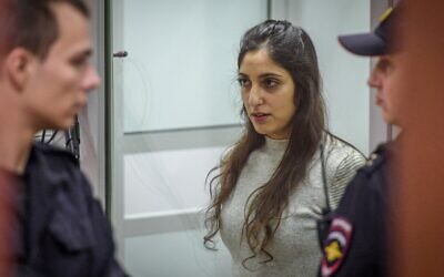 L'Israélo-américaine Naama Issachar, emprisonnée pour trafic de drogue, assiste à son audience en appel au tribunal régional de Moscou, le 19 décembre 2019. (Crédit : Kirill KUDRYAVTSEV / AFP)