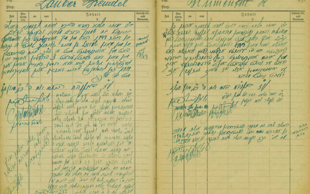 Un registre d'un tribunal rabbinique de Bergen-Belsen sur les agounot après la Shoah. (Crédit : Kedem Auction House) Un registre d'un tribunal rabbinique de Bergen-Belsen sur les agounot après la Shoah. (Crédit : Kedem Auction House)