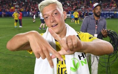 Le footballeur international allemand Mesut Ozil. (Crédit : Facebook)