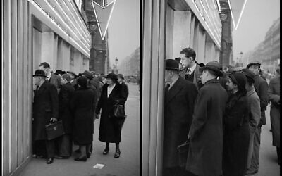 Sélection de 2 prises de vues d'après bandes négatives originales 35 mm numérisées.© Ministère de la Culture - Médiathèque de l'architecture et du patrimoine, Dist. RMN-Grand Palais / André Kertész