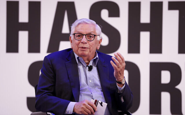 David Stern de la NBA est interviewé sur scène par Daniel Shichman de WSC Sports, à l'événement Hashtag Sports, au Times Center, le mercredi 26 juin 2019 à New York. (Crédit : Ann-Sophie Fjello-Jensen/AP Images pour Hashtag Sports)