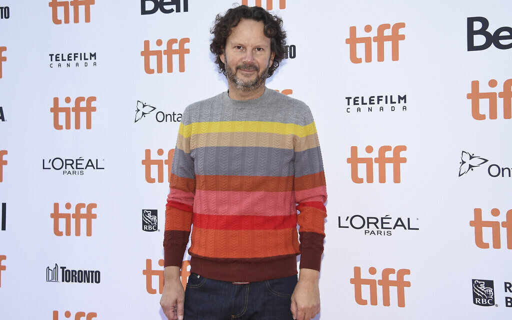 Le producteur Ram Bergman lors de la première du film "A couteaux tirés" au festival international du film de Toronto, au cinéma  Princess of Wales, le 7 septembre 2019 (Crédit :   Evan Agostini/Invision/AP)
