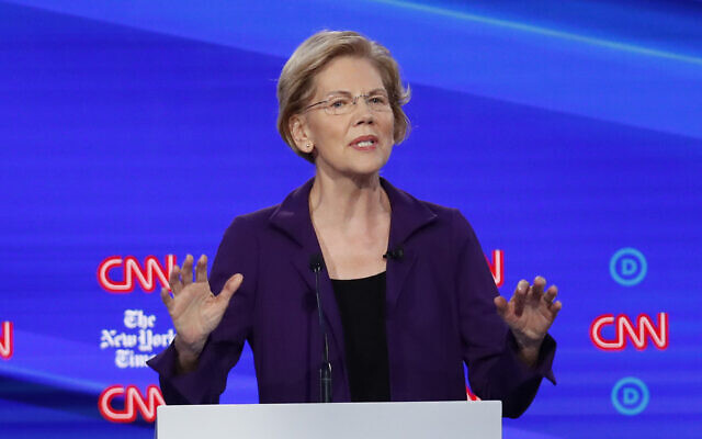 La candidate démocrate à la présidence, la sénatrice Elizabeth Warren, s'exprime lors d'un débat sur les primaires présidentielles démocrates organisé par CNN et le "New York Times" à l'université Otterbein, le 15 octobre 2019, à Westerville (Ohio). (John Minchillo/AP)