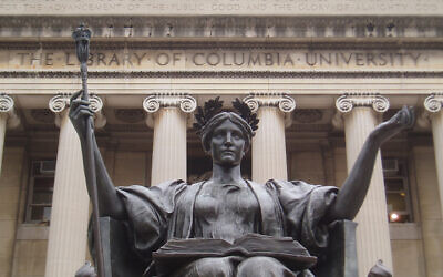 La statue Alma mater sur le campus de l'université de Columbia (Crédit : Wikimedia Commons via JTA)