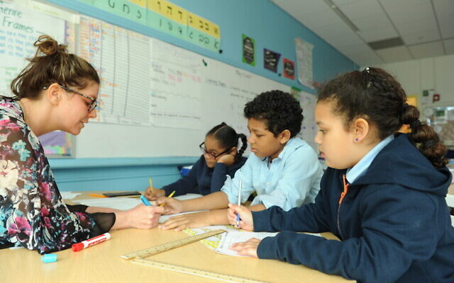 Illustration : Les élèves de la Harlem Hebrew Academy Charter School ont intégré l'hébreu dans toutes les matières, à l'exception des arts du langage en anglais. (Autorisation Hebrew Public) Illustration : Les élèves de la Harlem Hebrew Academy Charter School ont intégré l'hébreu dans toutes les matières, à l'exception des arts du langage en anglais. (Autorisation Hebrew Public)