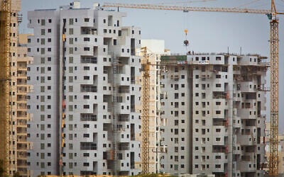 Illustration : un chantier dans la ville d'Ashdod, le 22 mars 2013.(Crédit : Moshe Shai/Flash90)