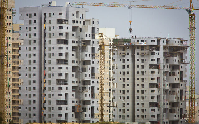 Illustration : un chantier dans la ville d'Ashdod, le 22 mars 2013.(Crédit : Moshe Shai/Flash90)