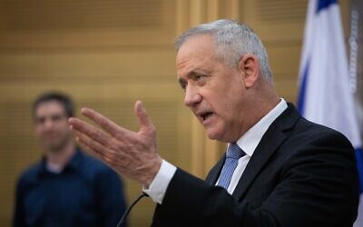 Le président du parti Kakhol lavan, le député Benny Gantz, prend la parole lors d'une réunion de faction à la Knesset, le 2 décembre 2019. (Hadas Parush/Flash90)