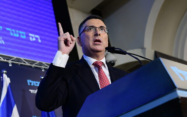 Le député du Likud Gideon Saar lance sa campagne pour les prochaines primaires pour la présidence du Likud avant les élections à la Knesset, à Or Yehuda, le 16 décembre 2019. (Tomer Neuberg/Flash90)