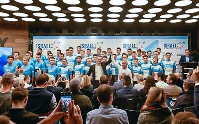 L'équipe de cyclisme professionnelle d'Israël, baptisée Israel Start-Up Nation, participera au Tour de France 2020. (Crédit : Noa Arnon)