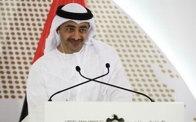 Le ministre émirati des Affaires étrangères Abdullah bin Zayed Al Nahyan lors d'une conférence de presse au ministère des Affaires étrangères des Émirats arabes unis avec le ministre allemand des Affaires étrangères Sigmar Gabriel, à Abou Dhabi, Émirats arabes unis, le mardi 4 juillet 2017. (AP Photo/Jon Gambrell)