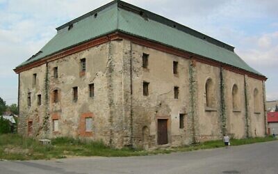 Cette synagogue orthodoxe de Przysucha, en Pologne, a été achevée en 1777. Toute la communauté juive de Przysucha, qui représentait 60 % de la population de la ville, a été anéantie lors de la Shoah. (CC/SA 3.0/Jacques Lahitte)