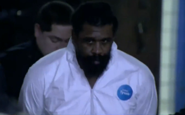 Thomas Grafton, le suspect de l'attaque à la machette à Monsey, dans l'État de New York, après son arrestation, le 29 décembre 2019. (Capture d'écran : CBS)