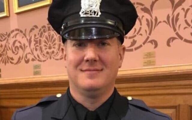 L'officier de police Joseph Seals a été abattu par des hommes armés qui ont attaqué le marché casher à Jersey City, le 10 décembre 2019. (Jersey City Police Officers Benevolent Association via JTA)
