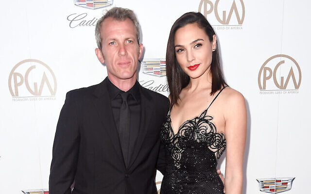 Gal Gadot avec son mari Yaron Versano à la Producers Guild Awards au Beverly Hilton Hotel à Beverly Hills en Californie le 20 janvier 2018. (Frazer Harrison / Getty Images / via JTA)