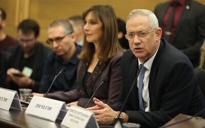 Le chef de Kakhol lavan Benny Gantz s'exprimant lors d'une conférence à la Knesset organisée par l'élue Travailliste Gesher Revital Swid (centre) sur 'la protection de l'Etat de droite", le 11 décembre 2019. (Elad Malka/Kakhol lavan) Le chef de Kakhol lavan Benny Gantz s'exprimant lors d'une conférence à la Knesset organisée par l'élue Travailliste Gesher Revital Swid (centre) sur 'la protection de l'Etat de droite", le 11 décembre 2019. (Elad Malka/Kakhol lavan)
