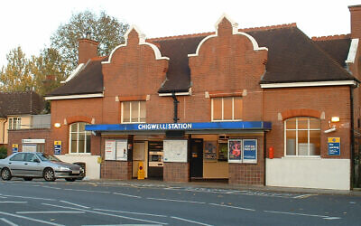 Une station de métro dans le quartier de Chigwell, à Londres, Royaume-Uni. (Crédit : Wikimedia Commons via JTA)