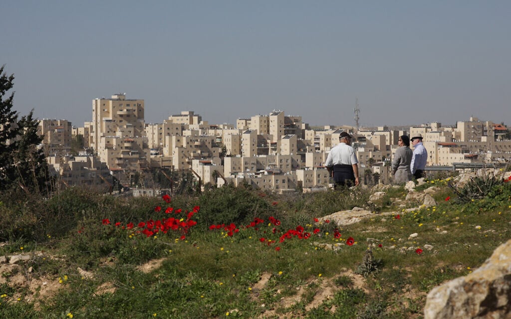 Le parc Duchifat dédié à la mémoire d'anciens soldats israéliens, dans le quartier de Pisgat Zeev à Jérusalem. (Crédit : Shmuel Bar-Am)
