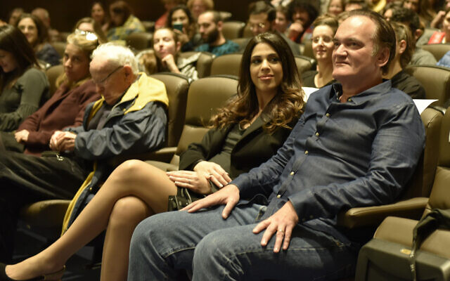 Daniella Pik et son mari, Quentin Tarantino, à la Cinémathèque de Jérusalem le 14 décembre 2019. (Autorisation : Shaul Weinstein) Daniella Pik et son mari, Quentin Tarantino, à la Cinémathèque de Jérusalem le 14 décembre 2019. (Autorisation : Shaul Weinstein)