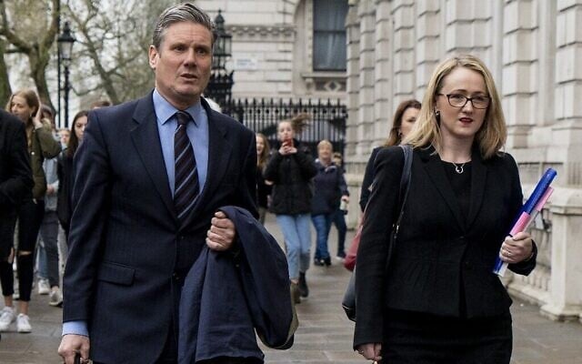 Keir Starmer (à gauche) et Rebecca Long-Bailey du Parti travailliste britannique arrivant au bureau du cabinet pour les négociations sur le Brexit à Londres, le 9 avril 2019. (Niklas Halle'n/AFP)