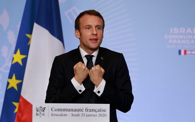 Le président français Emmanuel Macron s'adresse à la communauté française à Jérusalem, le 23 janvier 2020. (Crédit : Ludovic Marin / AFP)