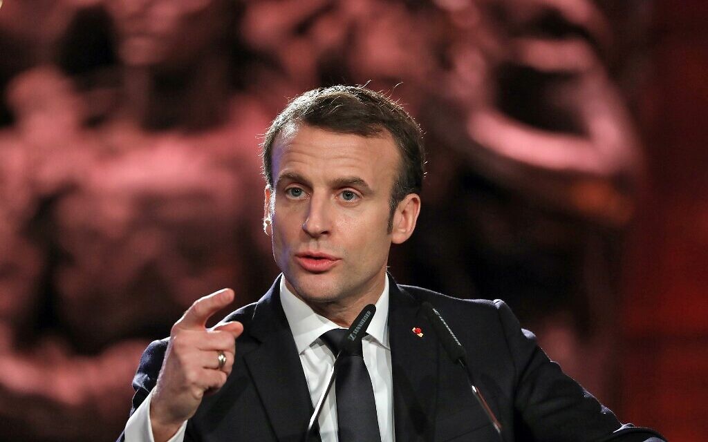 Le président français Emmanuel Macron au 5e Forum de la Shoah, à Jérusalem, le 23 janvier 2020. (Crédit : Abir SULTAN / POOL / AFP)