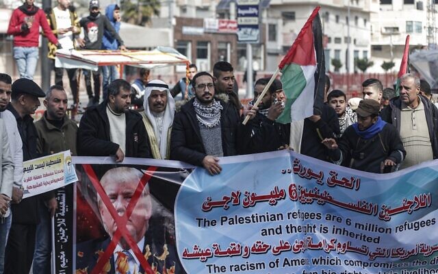 Des manifestants palestiniens scandent des slogans lors d'une manifestation contre la proposition de plan de paix attendue par le président américain Donald Trump dans le camp de réfugiés de Bureij, au centre de la bande de Gaza, le 28 janvier 2020. (Photo par MAHMUD HAMS / AFP) Des manifestants palestiniens scandent des slogans lors d'une manifestation contre la proposition de plan de paix attendue par le président américain Donald Trump dans le camp de réfugiés de Bureij, au centre de la bande de Gaza, le 28 janvier 2020. (Photo par MAHMUD HAMS / AFP)