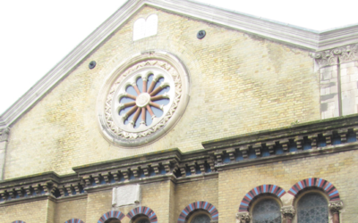 La Middle Street Synagogue de Brighton. (Crédit : Jvhertum / Wikimédia / Creative Commons Attribution-Share Alike 3.0)