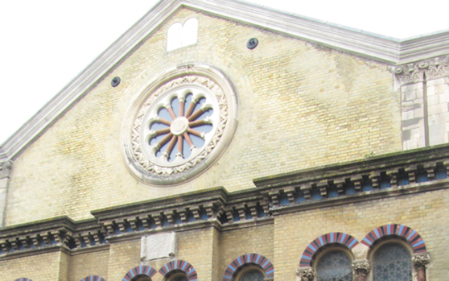 La Middle Street Synagogue de Brighton. (Crédit : Jvhertum / Wikimédia / Creative Commons Attribution-Share Alike 3.0) La Middle Street Synagogue de Brighton. (Crédit : Jvhertum / Wikimédia / Creative Commons Attribution-Share Alike 3.0)