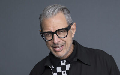 Jeff Goldblum pose lors de l'événement de lancement de Disney + qui fait la promotion de "The World According to Jeff Goldblum" à l'hôtel London West Hollywood le 19 octobre 2019 à West Hollywood, Californie. (Crédit : Mark Von Holden/Invision/AP)