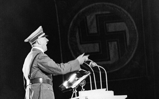 Photo d'illustration : Le leader nazi Adolf Hitler lors d'un discours à Berlin, le 28 septembre 1937 (Crédit : AP Photo) Photo d'illustration : Le leader nazi Adolf Hitler lors d'un discours à Berlin, le 28 septembre 1937 (Crédit : AP Photo)
