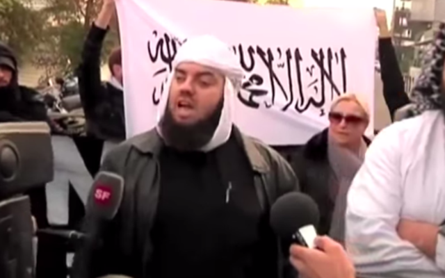 Mohamed Achamlane, dirigeant du groupuscule islamiste Forsane Alizza, en 2012. (Crédit : capture d’écran BFM TV)