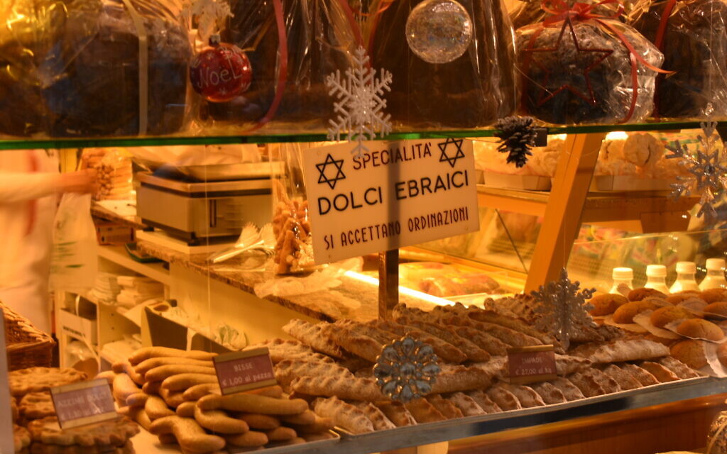 La vitrine d'une boulangerie juive de Venise, le 28 décembre 2019. (Giovanni Vigna/ Times of Israel)