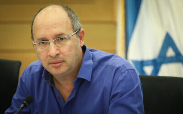 Avi Nissenkorn, membre du Parlement pour Kakhol lavan, assiste à une conférence d'urgence sur les catastrophes sur les chantiers de construction en Israël, à la Knesset, le 27 mai 2019. (Noam Revkin Fenton/Flash90)